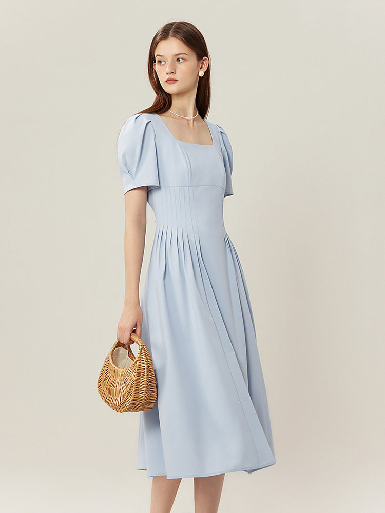 Robe midi cintree a manches ballon, vue de trois quarts