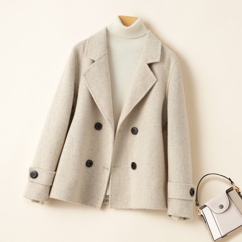 Veste droite en laine, detail du revers crane