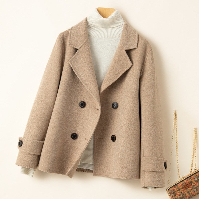 Veste droite en laine beige, vue de face