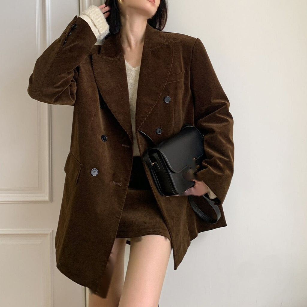 Blazer croise en velours cotele brun porte, coupe oversize, vue de face