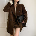Blazer croise en velours cotele brun porte, coupe oversize, vue de face