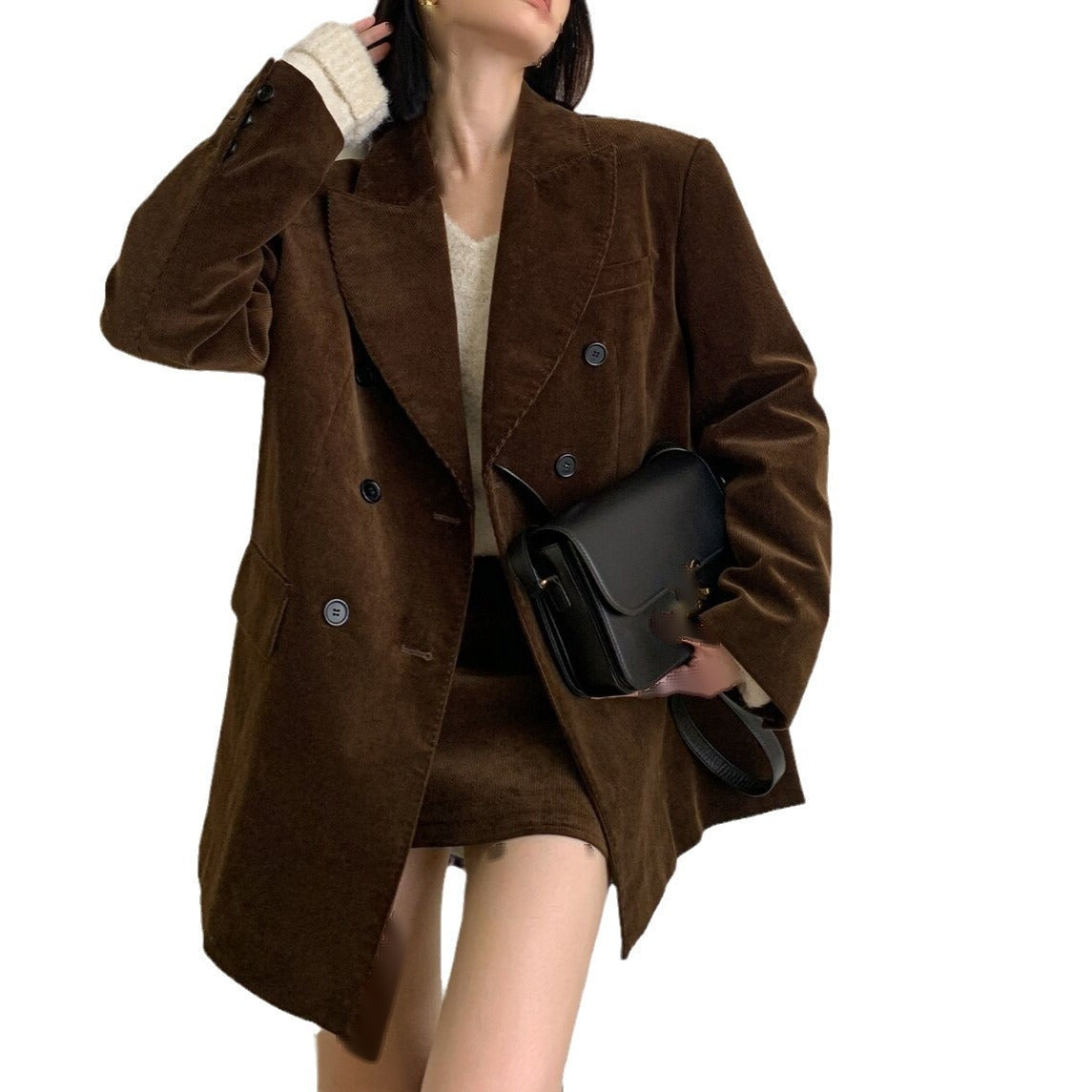 Blazer croise en velours cotele brun, silhouette complete