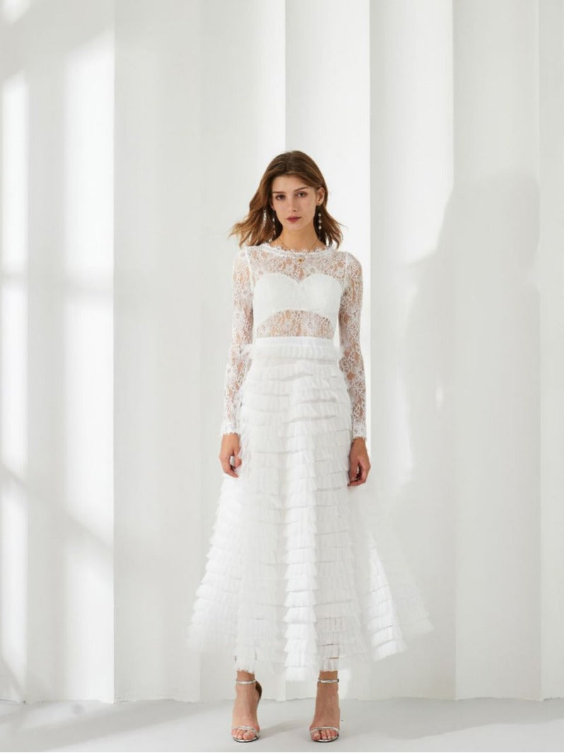 Robe longue en dentelle a volants, vue de dos