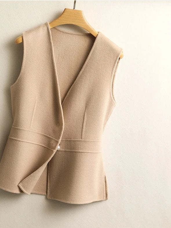 Gilet cache-cœur femme en laine à bouton perlé, coloris abricot, col en V et basque évasée