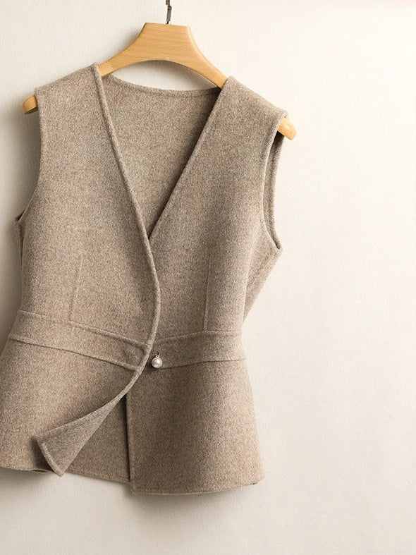 Gilet cache-cœur femme en laine à bouton perlé, coloris avoine, coupe croisée devant