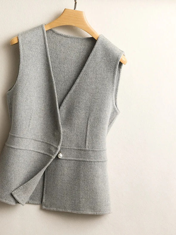 Gilet cache-cœur femme en laine à bouton perlé, coloris gris clair, sans manches