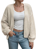 Gilet oversize femme en maille douce coloris avoine, ouvert sur un débardeur blanc et un jean