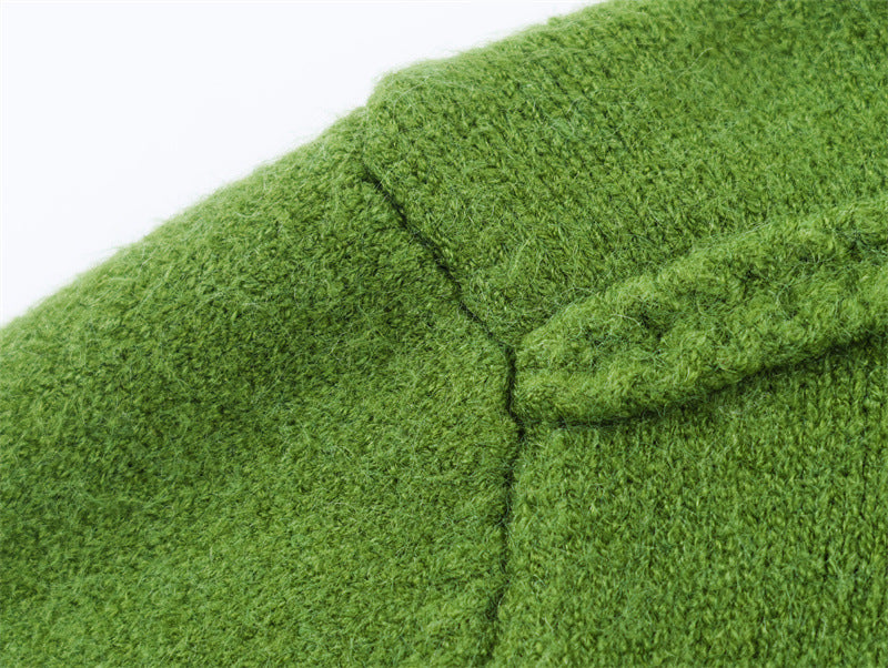 Détail de la couture en relief sur l'épaule du gilet zippé (coloris vert pomme)