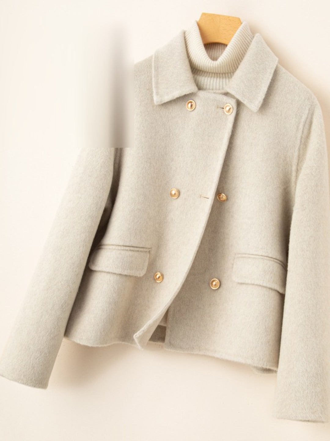 Manteau court en laine double face, coloris blanc casse