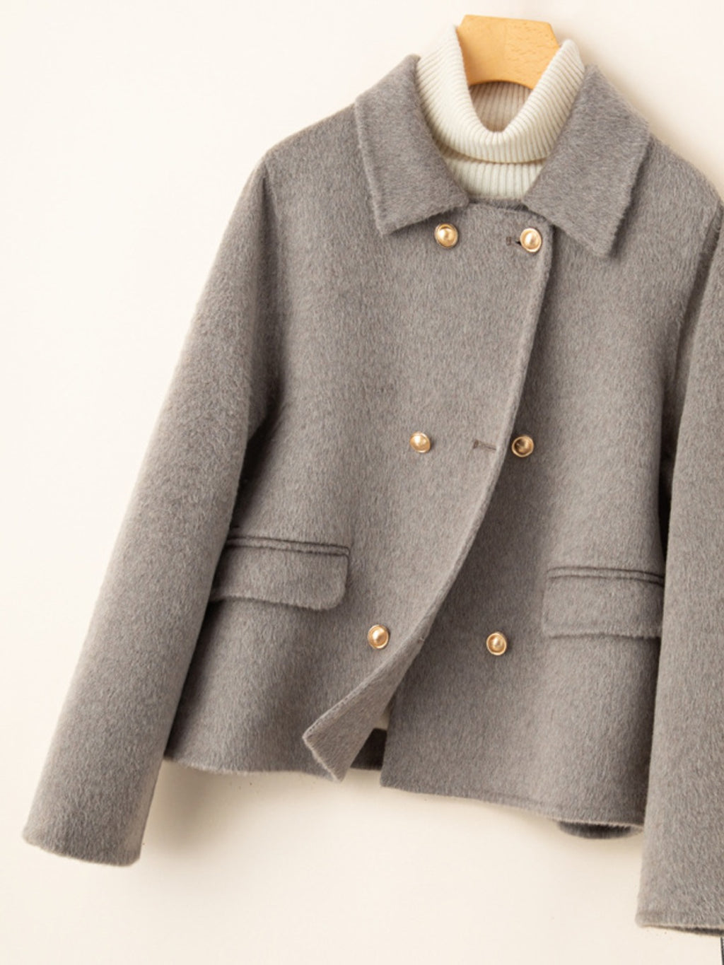 Manteau court en laine double face, coloris gris, vue de face