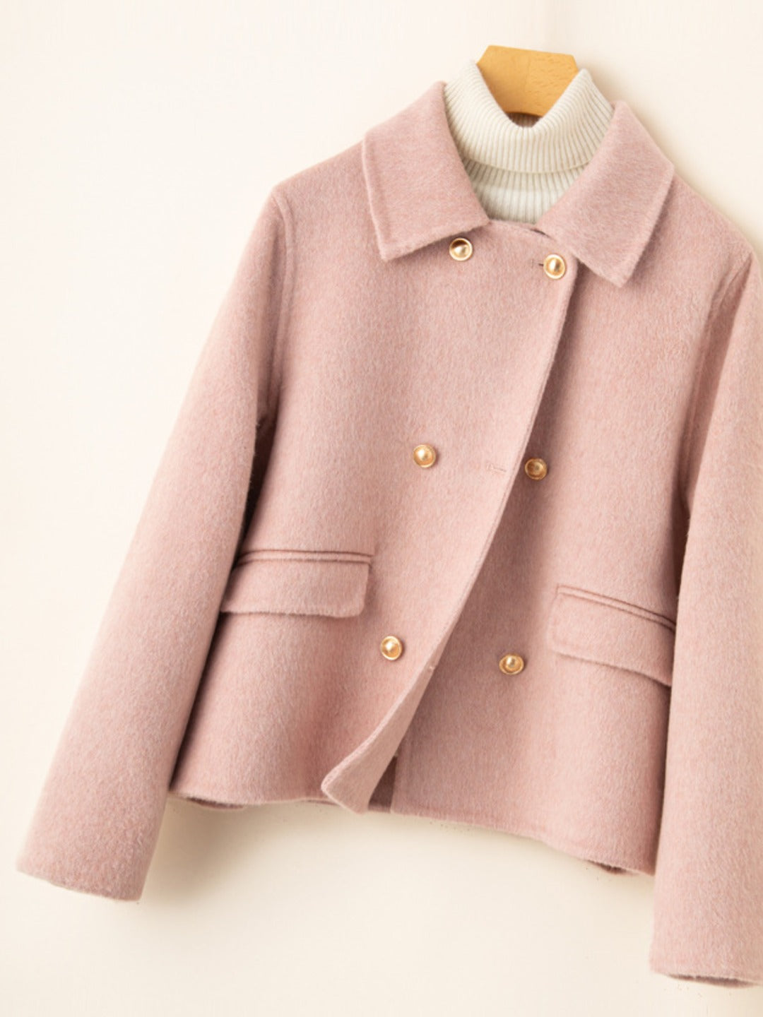 Manteau court en laine double face, coloris rose poudre