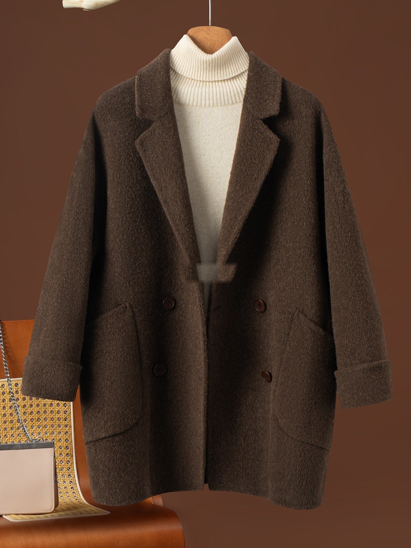 Manteau long en laine epaisse porte - vue de face