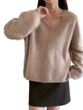 Pull ample femme en laine brossée à col V, coloris beige