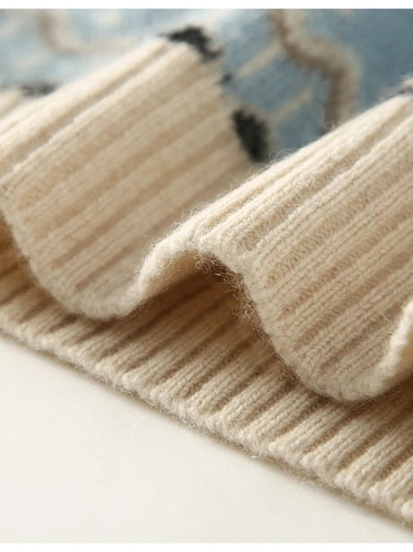 Détail du bord côtelé en bas du pull, maille douce et souple