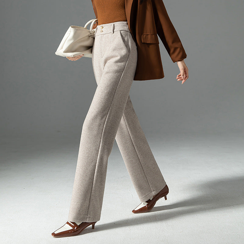 Pantalon droit en laine beige porte, vue de face