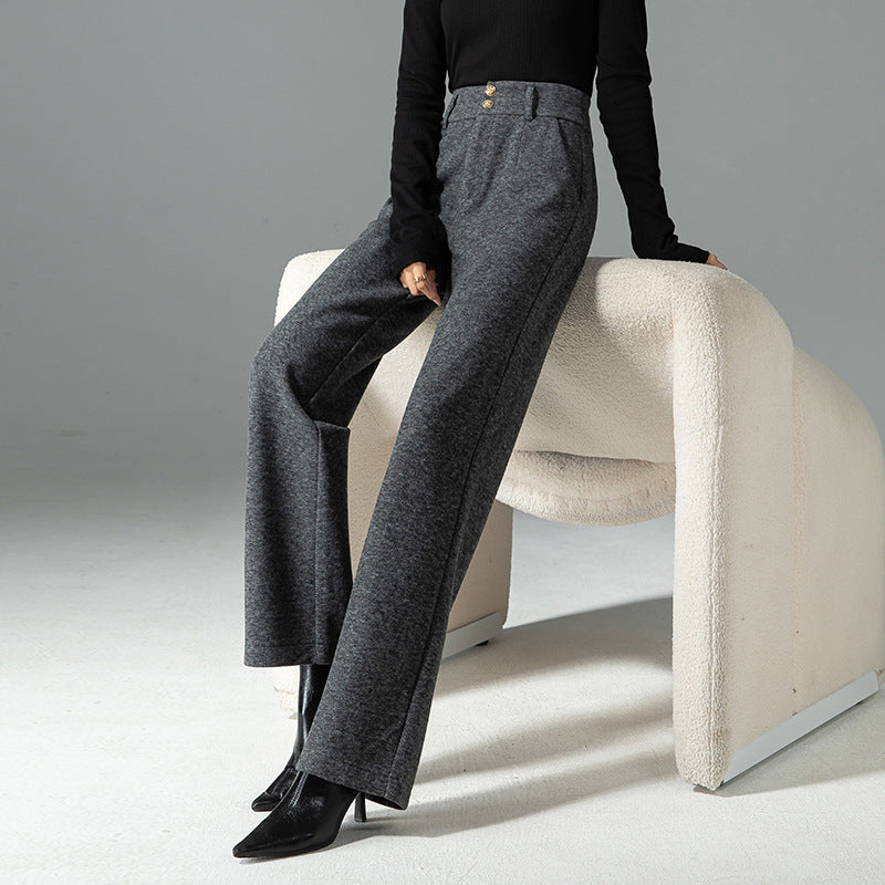 Pantalon droit en laine, detail de la taille haute