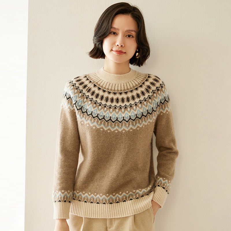 Pull en cachemire a empiecement jacquard, detail du motif d'epaule