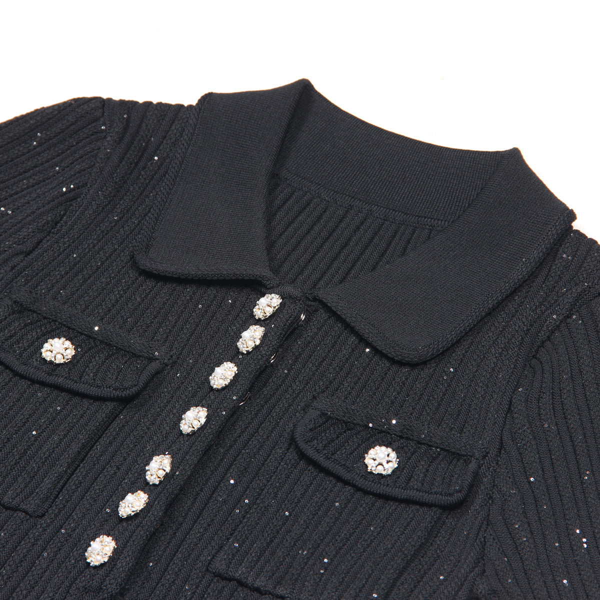 Robe en maille cotelee a col polo, detail du col boutonne