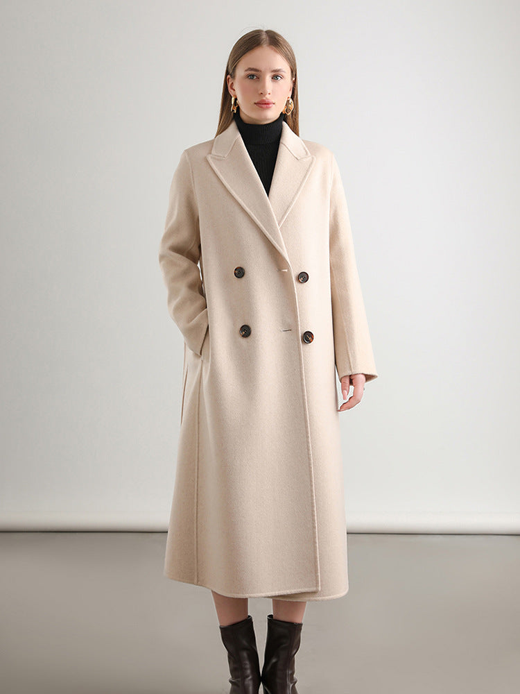 Manteau long femme en laine croisée à ceinture, coloris ivoire, vue de face sur toute la longueur