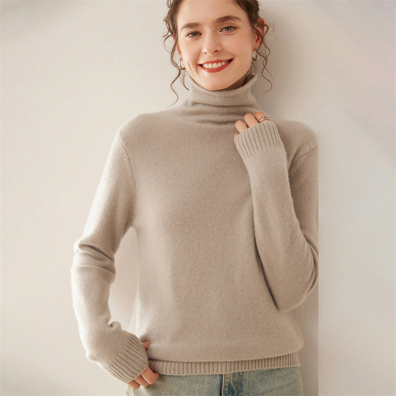 Sous-pull col roulé cachemire et laine grège, détail du col