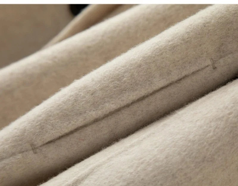 Veste droite femme croisée, coloris beige, détail de la couture